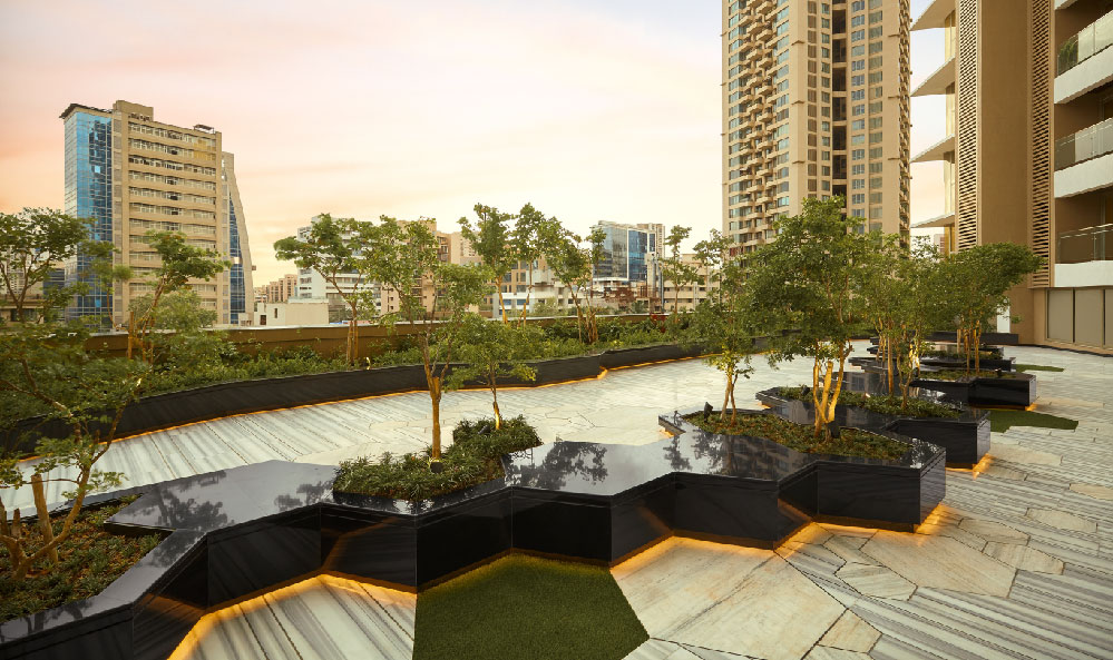 Transcon Triumph: landscaped sundeck