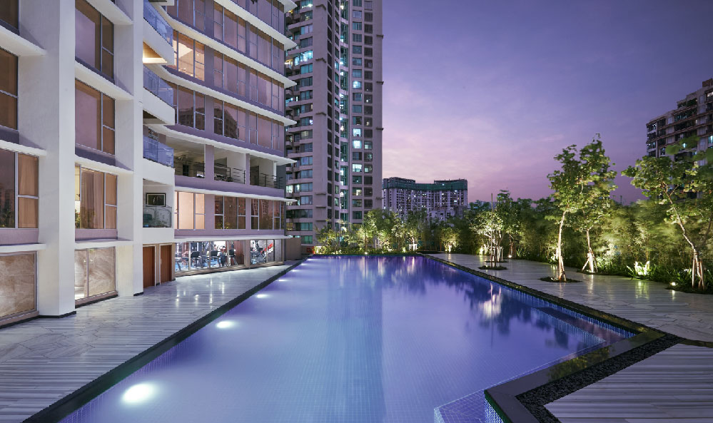 Transcon Triumph: swimming pool